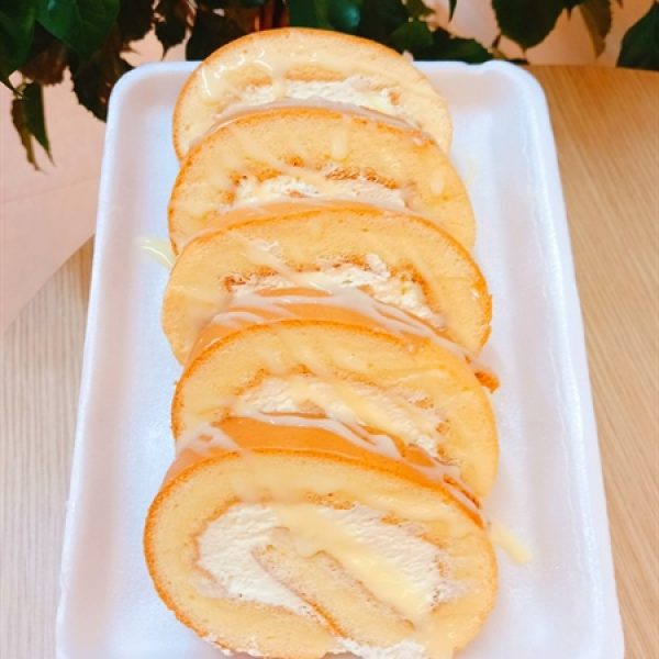 Bánh bông lan cuộn size M (hộp 5 miếng)