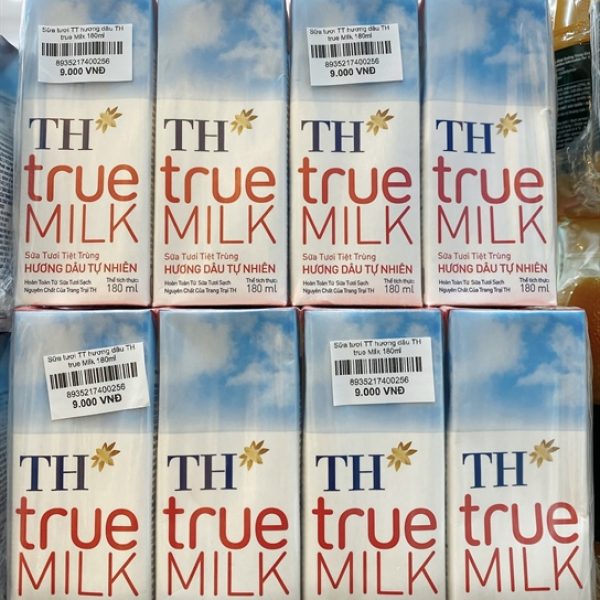 Sữa tươi TT hương dâu TH true Milk 180ml